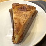 カスタード、キャラメルソース、スパイスとりんごを引き立てる素材全部のせ
