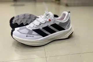 雨も悪路も街履きにも優秀「GORE-TEX×BOOSTが無敵」アディダスのテレックス、通勤やウォーキングにも通年使えるランシュー…ほか【GORE-TEXスニーカーの人気記事ランキングベスト3】（2026年9月版）