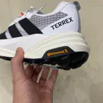 第1位 【GORE-TEX×BOOSTは無敵】アディダスが誇る機能を惜しみなく投入!「テレックス」が雨も悪路も街履きにも優秀。エディターが試し履きレビュー