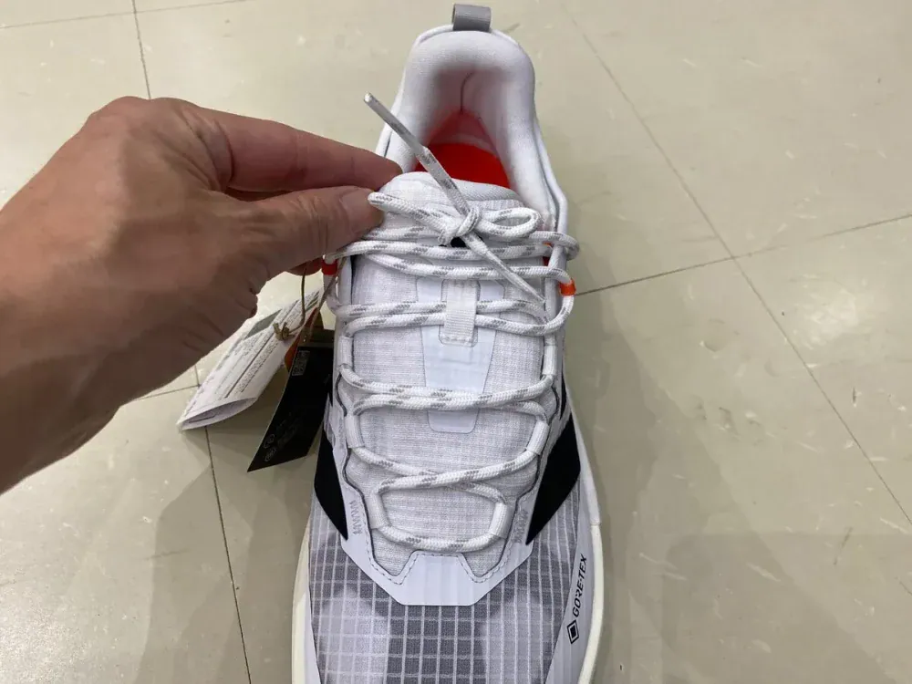第1位 【GORE-TEX×BOOSTは無敵】アディダスが誇る機能を惜しみなく投入！「テレックス」が雨も悪路も街履きにも優秀。エディターが試し履きレビュー