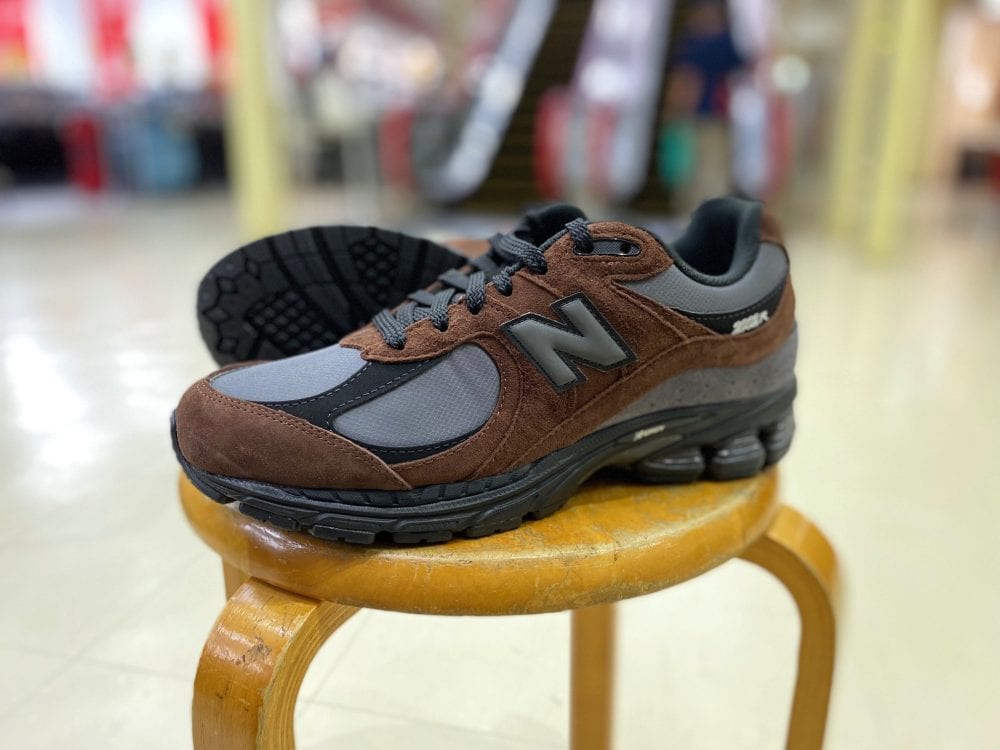 New Balance U2002R