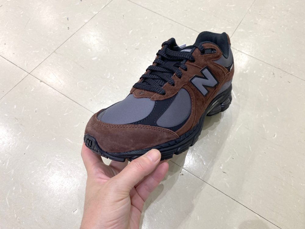 New Balance U2002R