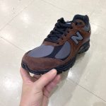 New Balance U2002R