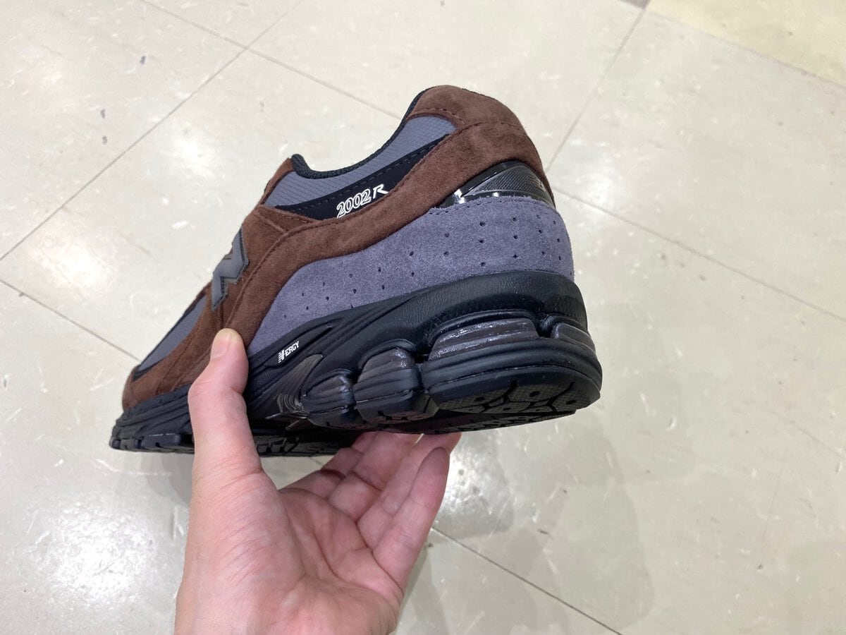 New Balance U2002R