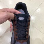 New Balance U2002R