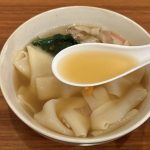 つゆにはかつおぶし粉末をたっぷり使用