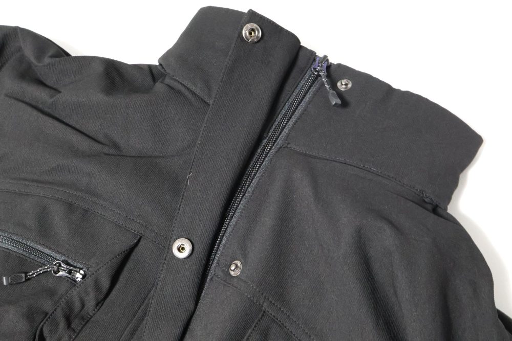 首元まであるタイプのジャケット