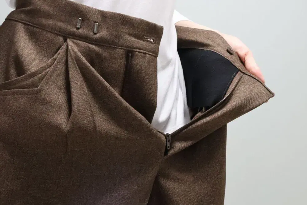 第1位 【ワークマンの2,500円パンツ】デザインだけでも超優秀！サポーター一体型「ウェルネスデロードパンツ」の実力は？腰痛持ちが実際に履いてみた