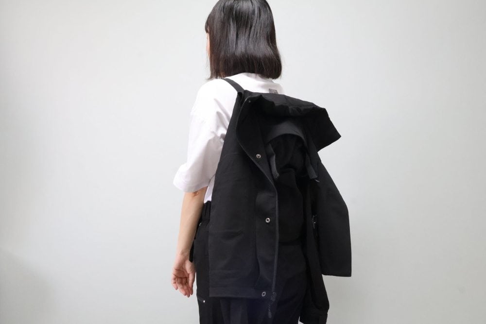 暑くなったら上着を背負うことも可能