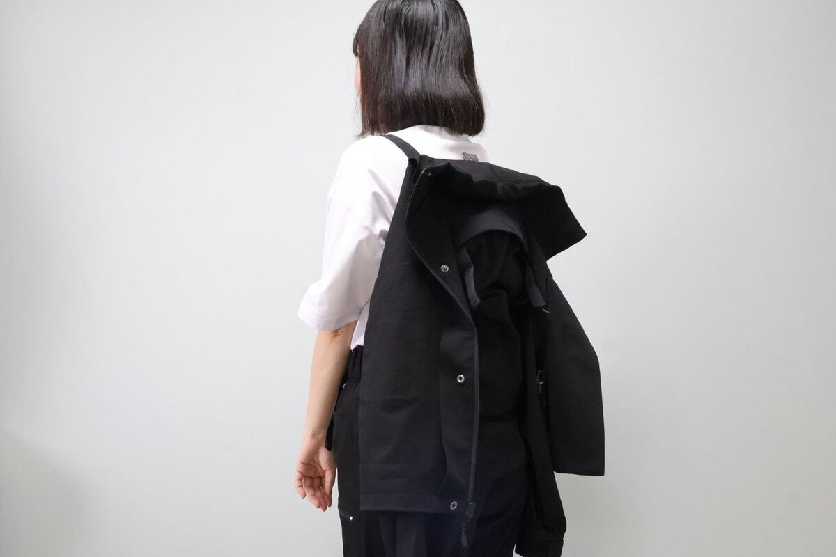 暑くなったら上着を背負うことも可能