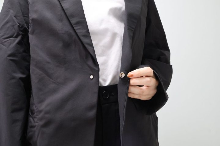 【ワークマンで上下1万円以下】大人気リカバリーウェアに「スーツ」が登場!営業職でも着られる?気になる見た目と実力をぶっちゃけレビュー