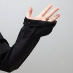 袖口はスナップボタン付きで、ゆったりにもタイトにも調節が可能