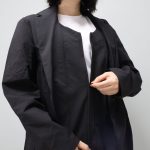 ファスナーで前を閉じることができる