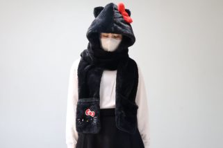 【これ本当にワークマン!?】争奪戦必至の「キティ＆クロミ」コラボ！1,790円で帽子・マフラー・手袋の1つ3役をこなす“耳つき”フードマフラーが可愛すぎた