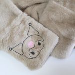 マフラーにはクロミちゃんの刺繍イラスト