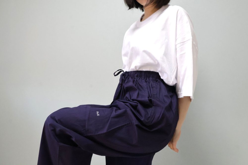 「A.H」のロゴ入り
