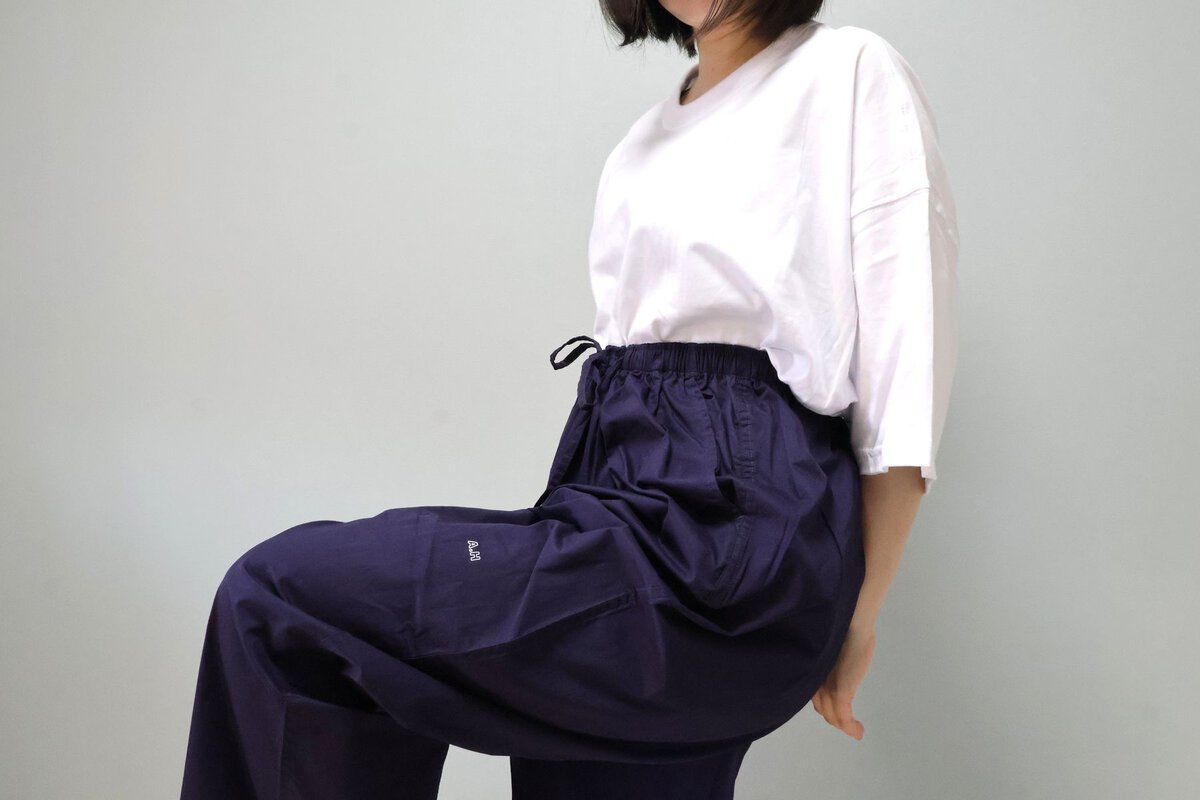 「A.H」のロゴ入り