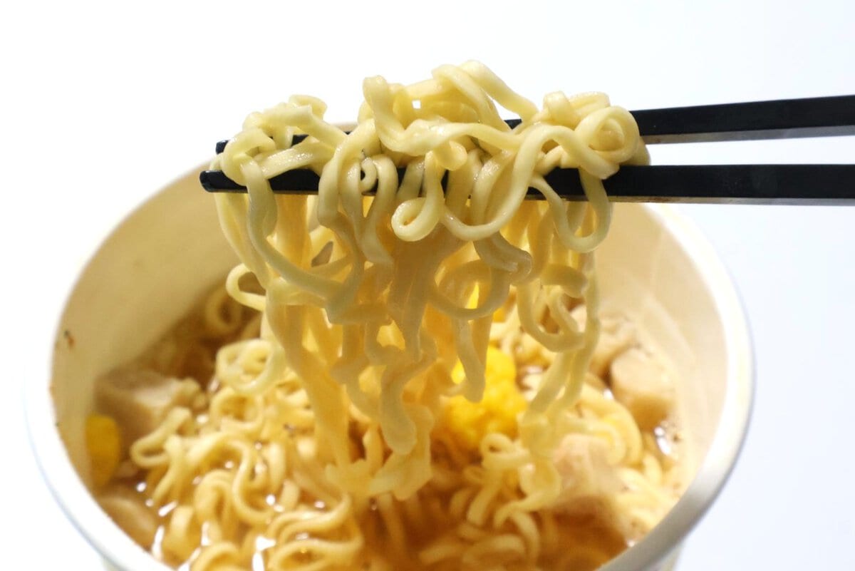 麺は完全に「日清カップヌードル」
