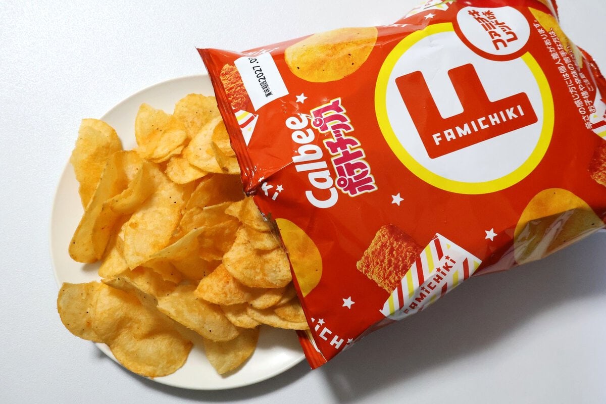 ポテトチップスファミチキレッド味