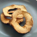 ザクッと軽快な食感は一度食べたら手が止まらなくなるやみつき必至の美味しさ