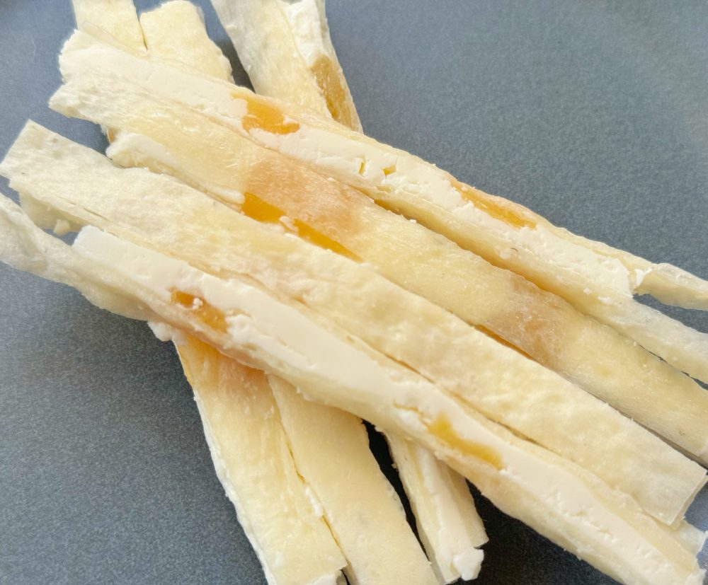 チーズのまろやかさと塩味にフルーツの優しい甘みとシャキッとした食感が加わって更に贅沢感増し！