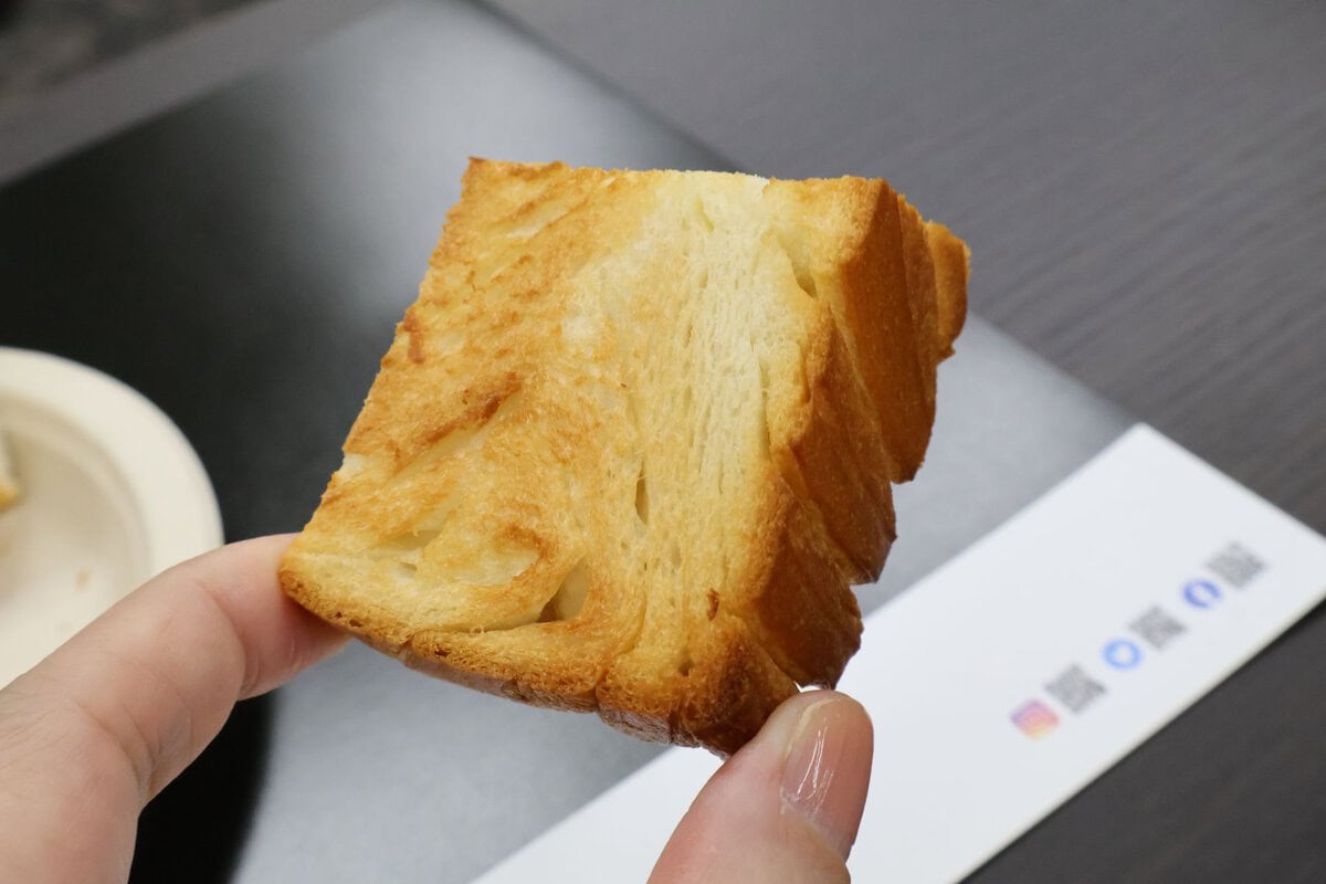 「手織り発酵バタークロワッサン食パン」のトースト版