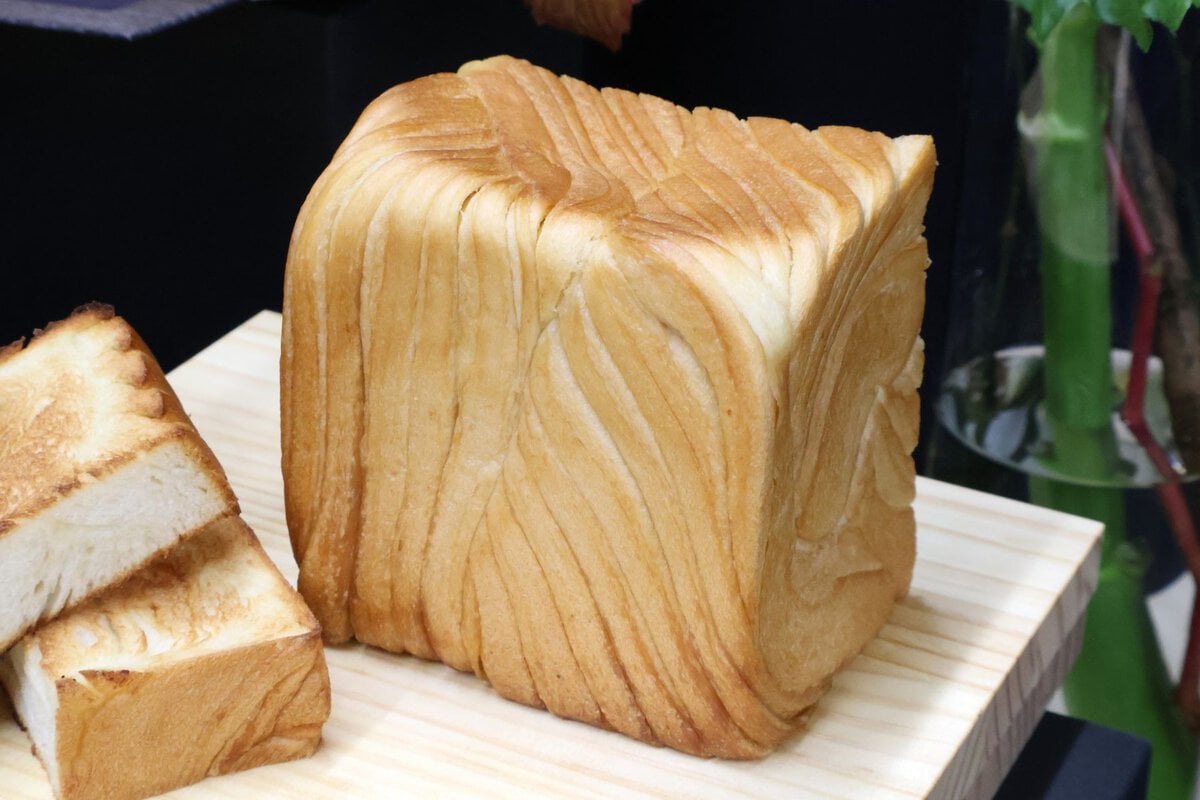 「手織り発酵バタークロワッサン食パン」