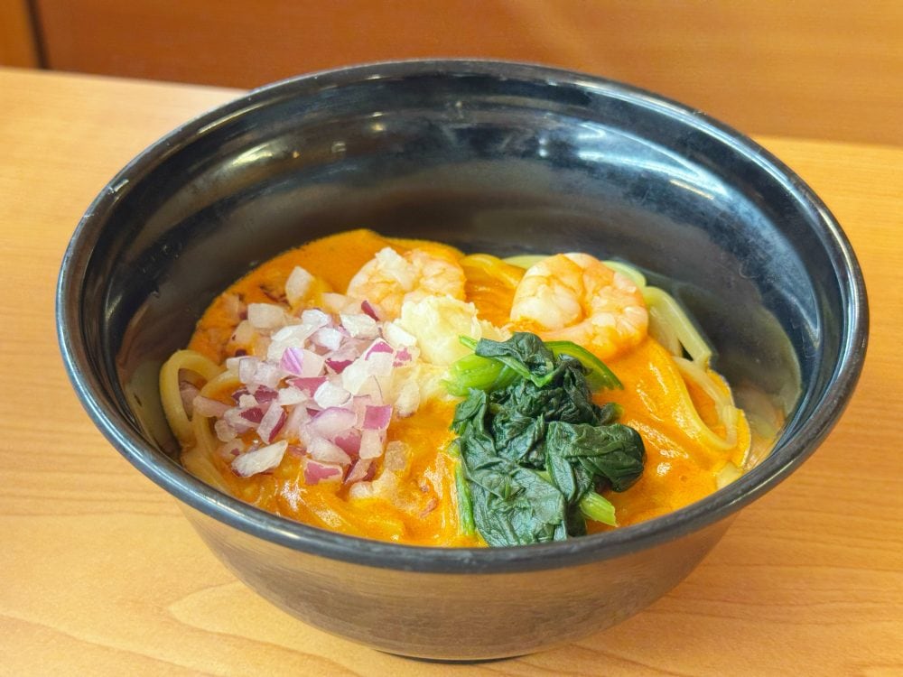 濃厚なパスタのような新作まぜそば「かにとえびのクリームまぜそば」