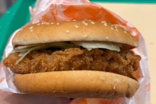 【マック新レギュラー】かじった瞬間の「ザクッ」という快音とジューシーな肉汁！反則級に美味い…新作チキンバーガー3商品＆サイドメニューを食べ比べ
