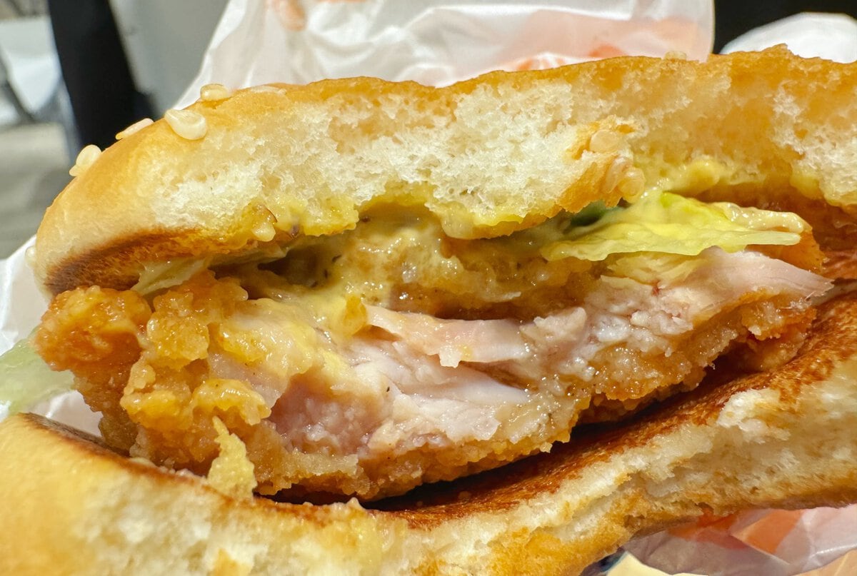肉汁あふれる極上チキンバーガー