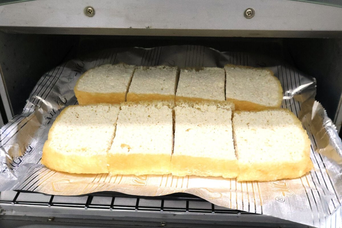 半分の厚みにスライスしカリッと焼く