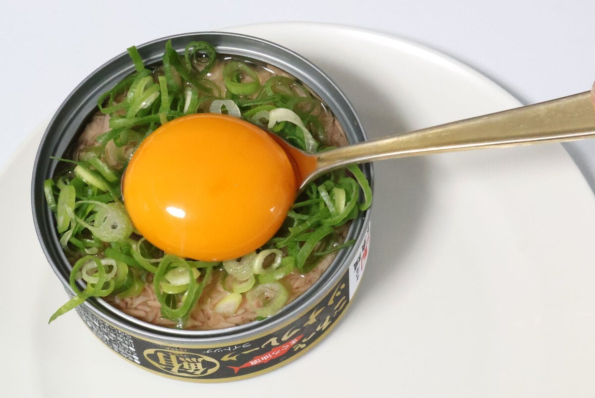 卵黄をトッピング