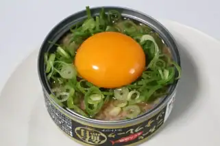 【角上魚類】初のPB商品はなんとツナ缶！「ごろっとツナフレーク」の実力とは？試食で大人気だった“名物・栃尾油揚げ＆ユッケ”レシピ2選を作ってみた
