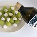 BOSCO エキストラバージンオリーブオイルをシャインマスカット×モッツァレラチーズにかける