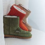 【UGG×JWアンダーソン】初コラボが実現!定番のブーツとタスマンがローファー風デザインに昇華された2型を発売