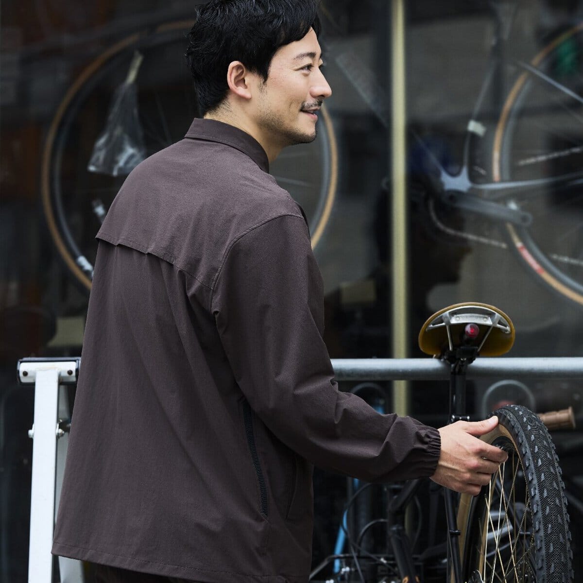 タウンユースとしても違和感なく着れる