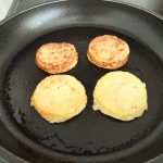 焼き上がりにムラがあるので、レンチン後にフライパンで軽く焼き直して焦げ目をつけてほうが統一感のある味わいになるのかも……