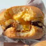 第1位 【月見バーガー戦争】マック、KFCなど4社新作をガチ食べ比べ