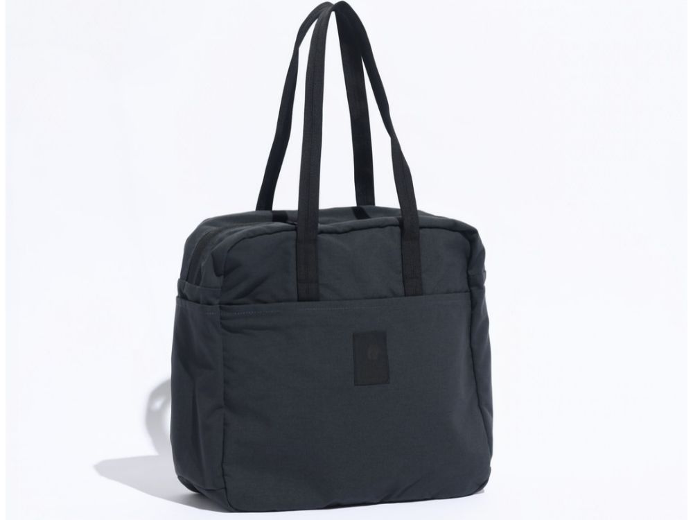シエラデザインズ「BLACK CLASSIC ZIP TOTE BAG」¥11,000/20ℓ/H35×W36×D14㎝
