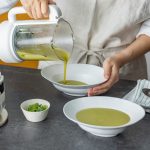 ヒーター付きの利点を活かし、スープなどのあたたかいメニューは90℃以上の熱々に仕上げることができ、鍋に移さずそのままあたため直しができる利便性も健在