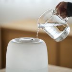 コンパクトなのに最大400mL/h の加湿量。3.2L 大容量タンク&上部給水で持ち運びも不要