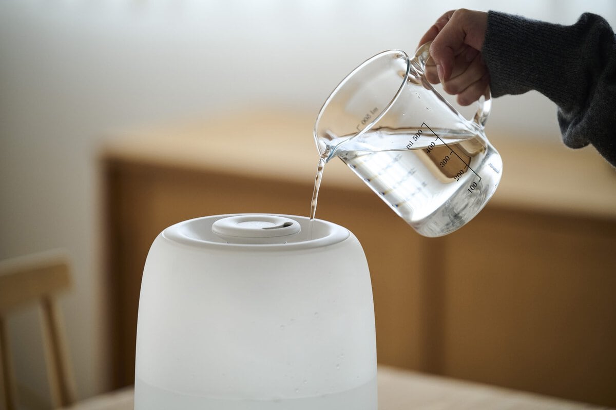 コンパクトなのに最大400mL/h の加湿量。3.2L 大容量タンク&上部給水で持ち運びも不要
