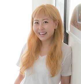 ライター　伊藤伊万里さん 暮らしに密着したジャンルを得意とし、日用品や雑貨に精通。自宅では普段から使えて防災対策にもなるアイテムを多数愛用している