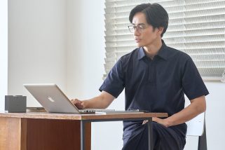 【着て働くほど疲れが取れる!?】MonoMaxが「リカバリープロラボ」と本気で作った“ビジネス仕様の疲労回復ウェア”がとにかく便利すぎる！