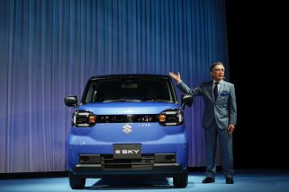 【スズキ新型軽BEV】最高電費の傑作「e SKY」最安グレードは急速充電なし？ライバルを凌駕する圧倒的スペックをプロが徹底解説