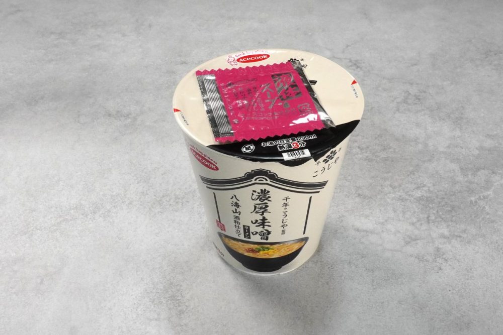 エースコック 千年こうじや監修 八海山酒粕仕立て 濃厚味噌ラーメン