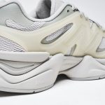 ABZORBとSBS緩衝材を搭載した二重密度のミッドソールを採用