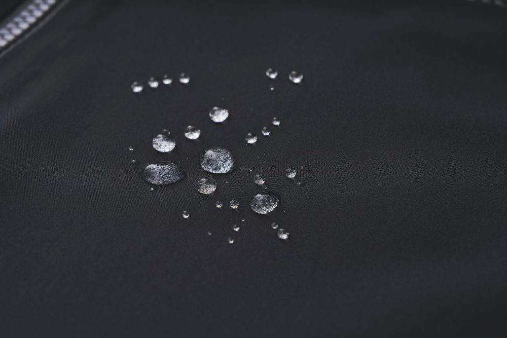 雨の日でも快適な防水透湿素材を採用