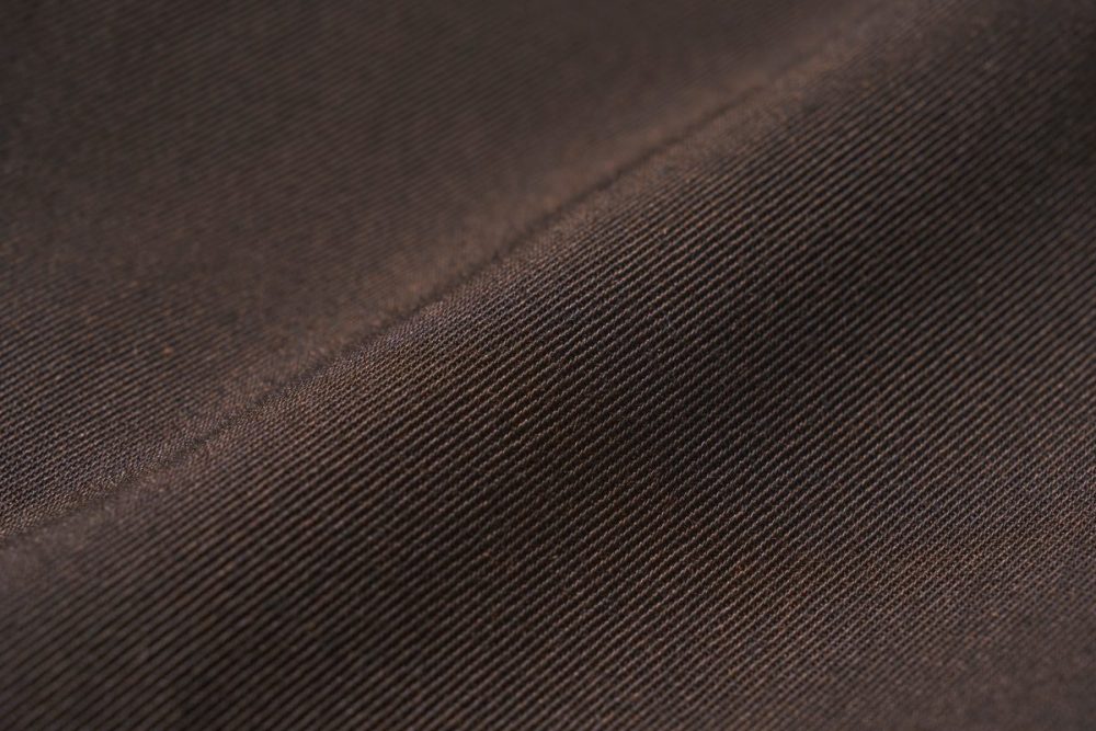 高密度ツイル素材を使った適度なハリとしなやかさ