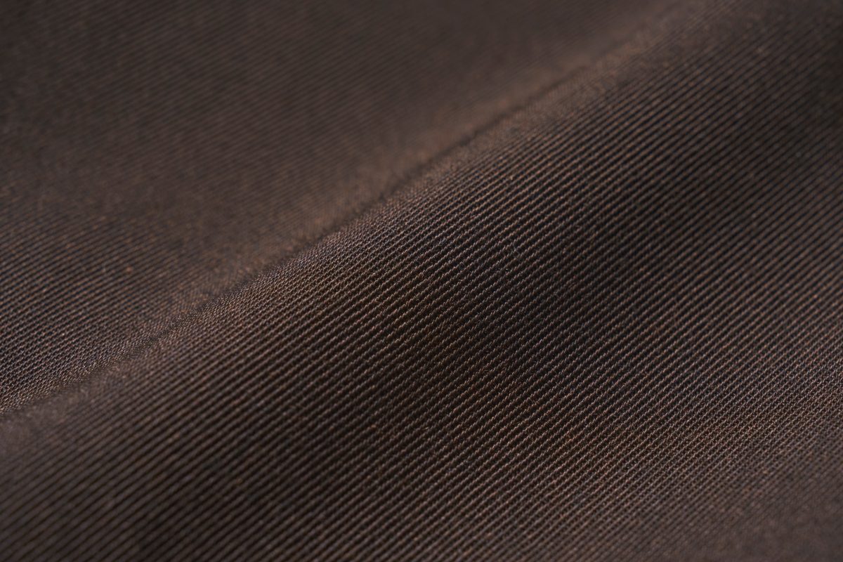 高密度ツイル素材を使った適度なハリとしなやかさ